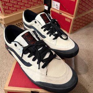 Vans Men's Black and Cream Sneakers